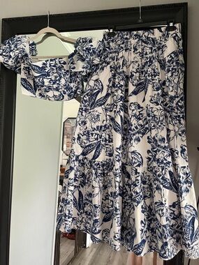 Blue and White Floral Two-Piece Skirt Set      XS skirt, S top
